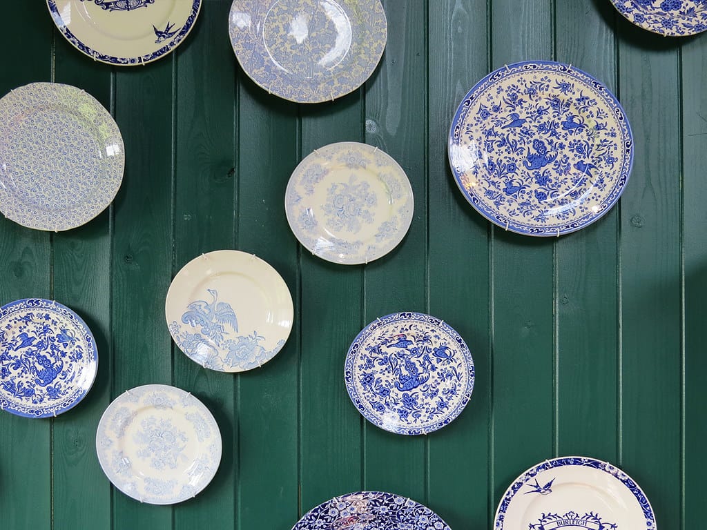 The magic of color in Safavid pottery , Pottery, Handicrafts, The Art of Pottery, The Magic of Color in Pottery, Safavid Pottery