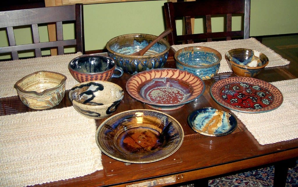 The magic of color in Safavid pottery , Pottery, Handicrafts, The Art of Pottery, The Magic of Color in Pottery, Safavid Pottery