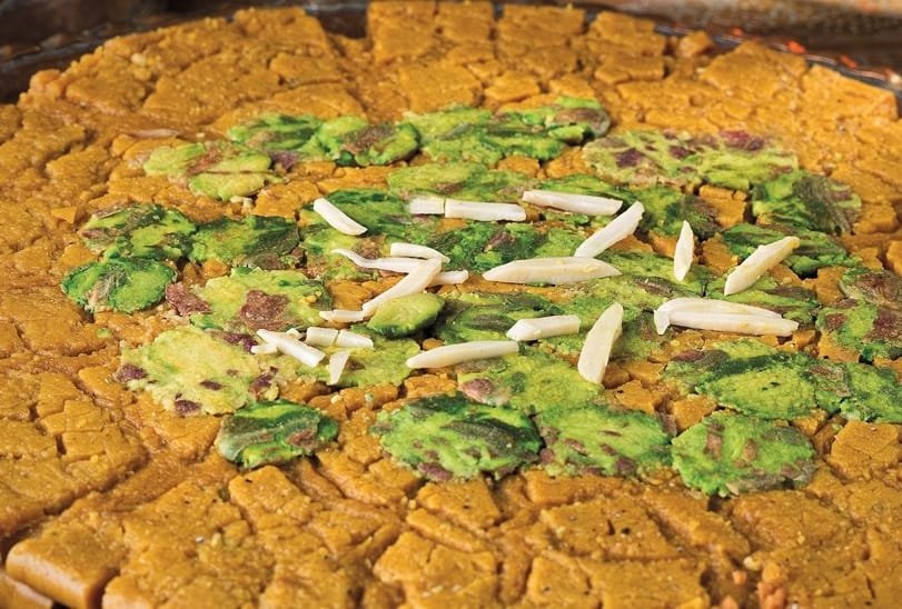 Sohan a brittle sweets Iran. These products have been popular in the history of the Ottoman Empire. Sohan baked in central Iran. The sweetness of the egg, cardamom, rose water, flour, wheat germ, cooked saffron and pistachio and almond powder. Sohan has a sweet taste is crisp. Iran's daily production is 20 tons Sohan. These products are generally produced in several forms. We prepare here Sohan as plate form in kinds of packaging.