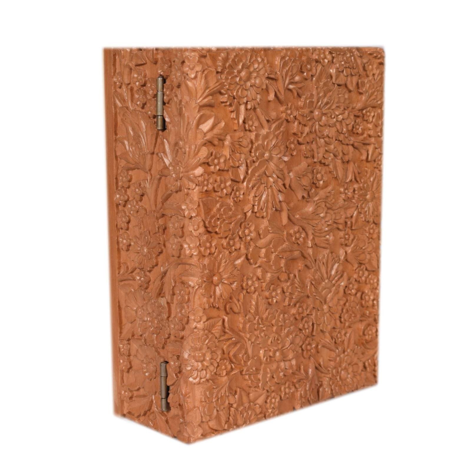 Handgjord träristlåda modell GPK2015, handgjord träsnideri, köp trärskål, köp trästickplatta, köp träsniderier, köp blå träsnideri, köp traditionell träristning