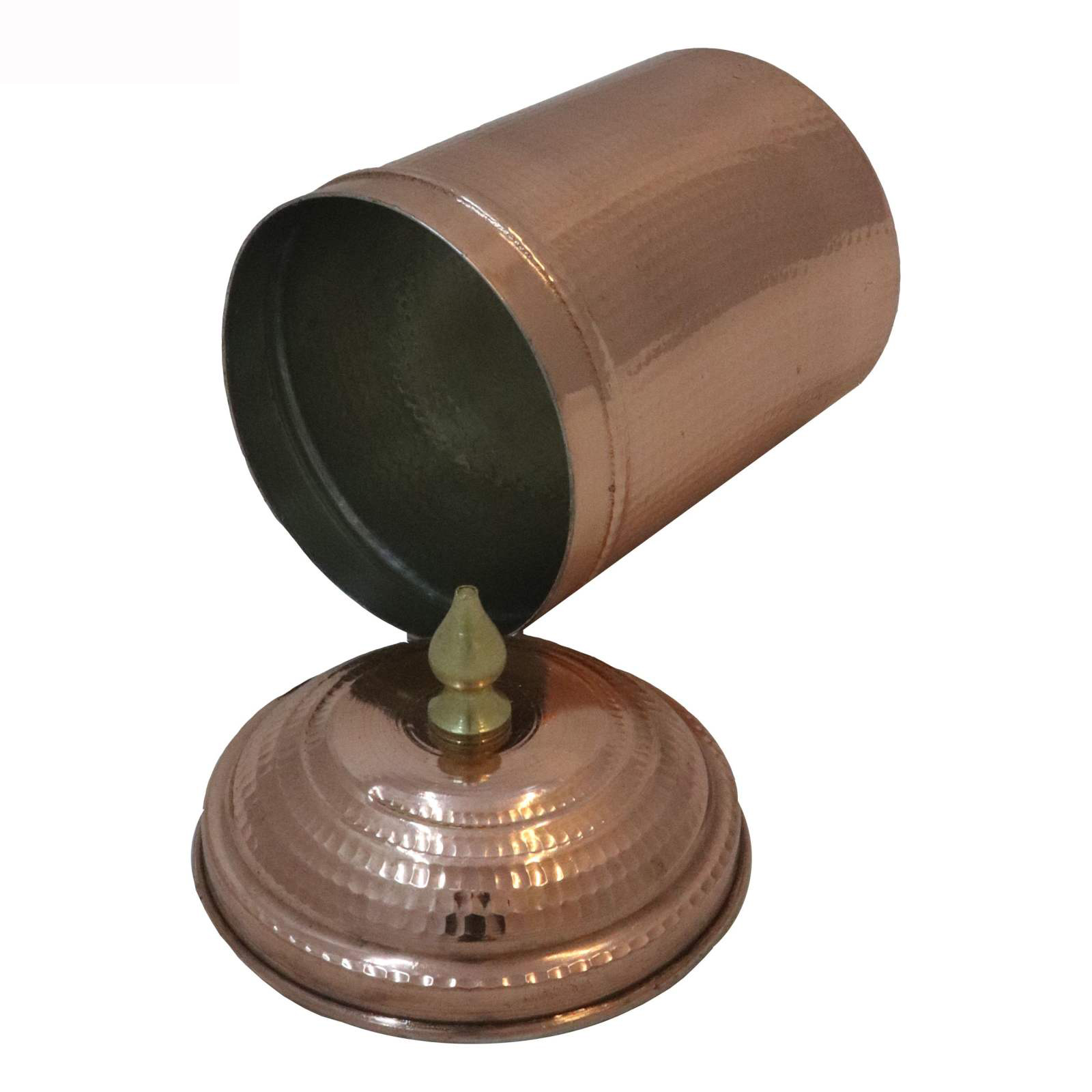 Decorative copper utensils are usually machine-molded and then polished by hand. But this process is not entirely possible in the case of decorative utensils.