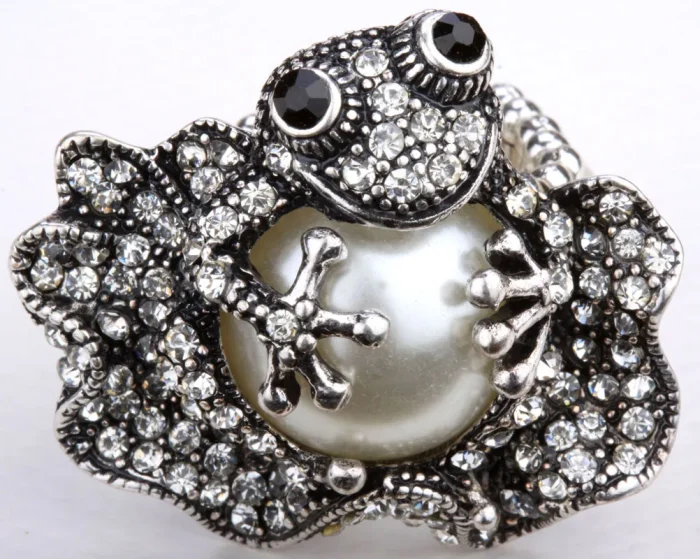 Frog Stretch Ring with Crystal Charm – Gold & Silver Adjustable Animal Jewelry - Image 6