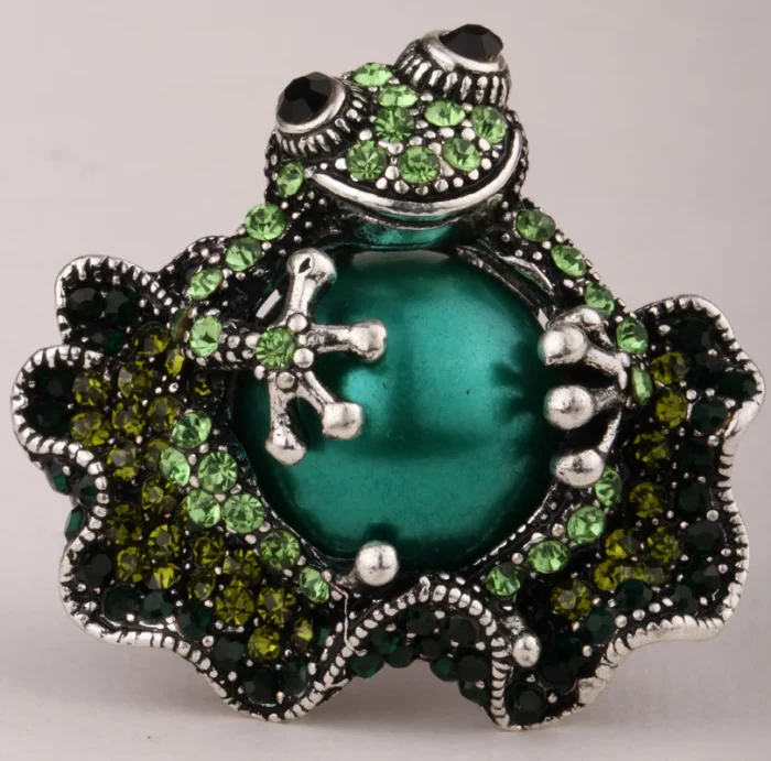 Frog Stretch Ring with Crystal Charm – Gold & Silver Adjustable Animal Jewelry - Image 3