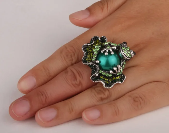 Frog Stretch Ring with Crystal Charm – Gold & Silver Adjustable Animal Jewelry - Image 4