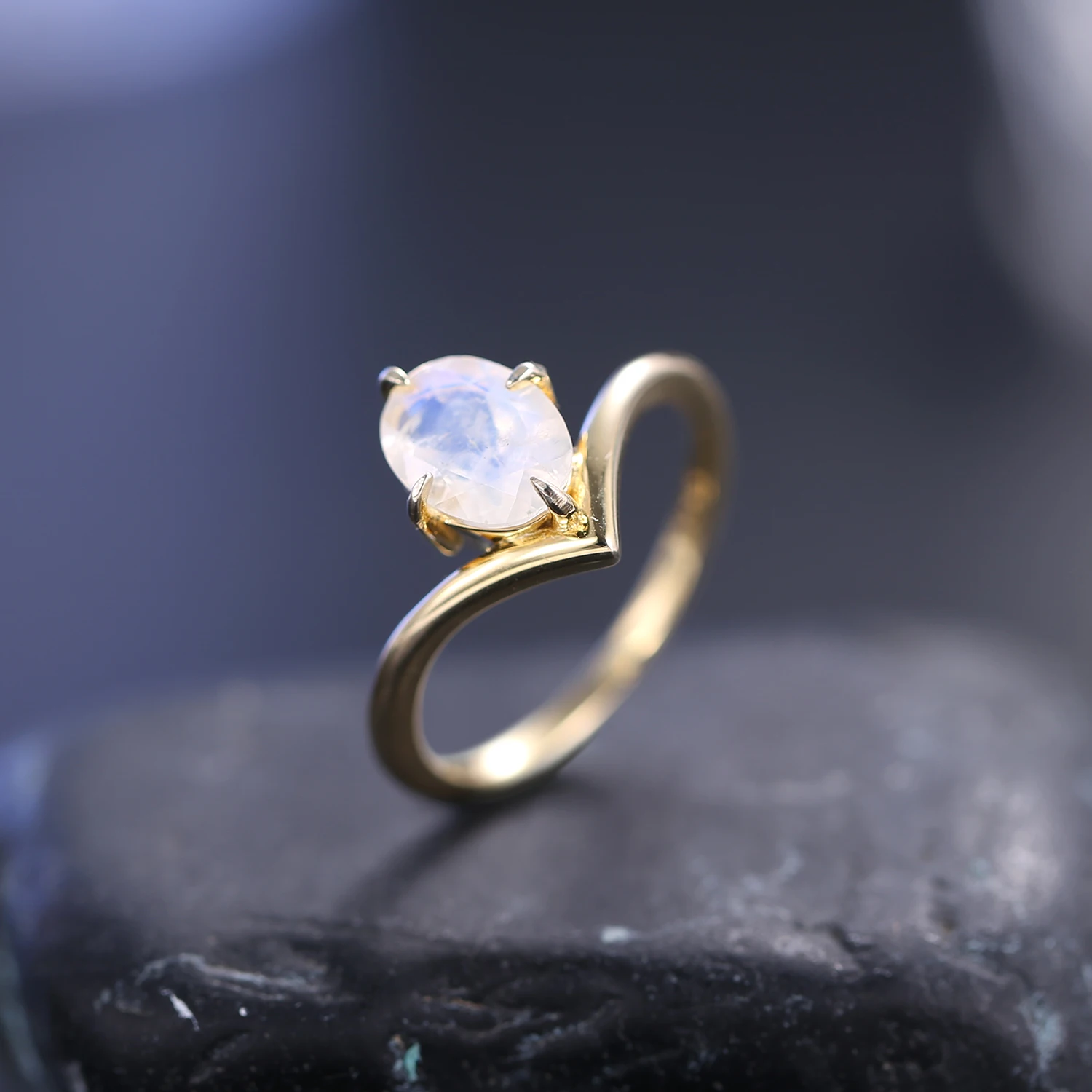 GEM'S BALLET Gold Curved Ring with Natural Milky Blue Moonstone in 925 Sterling Silver