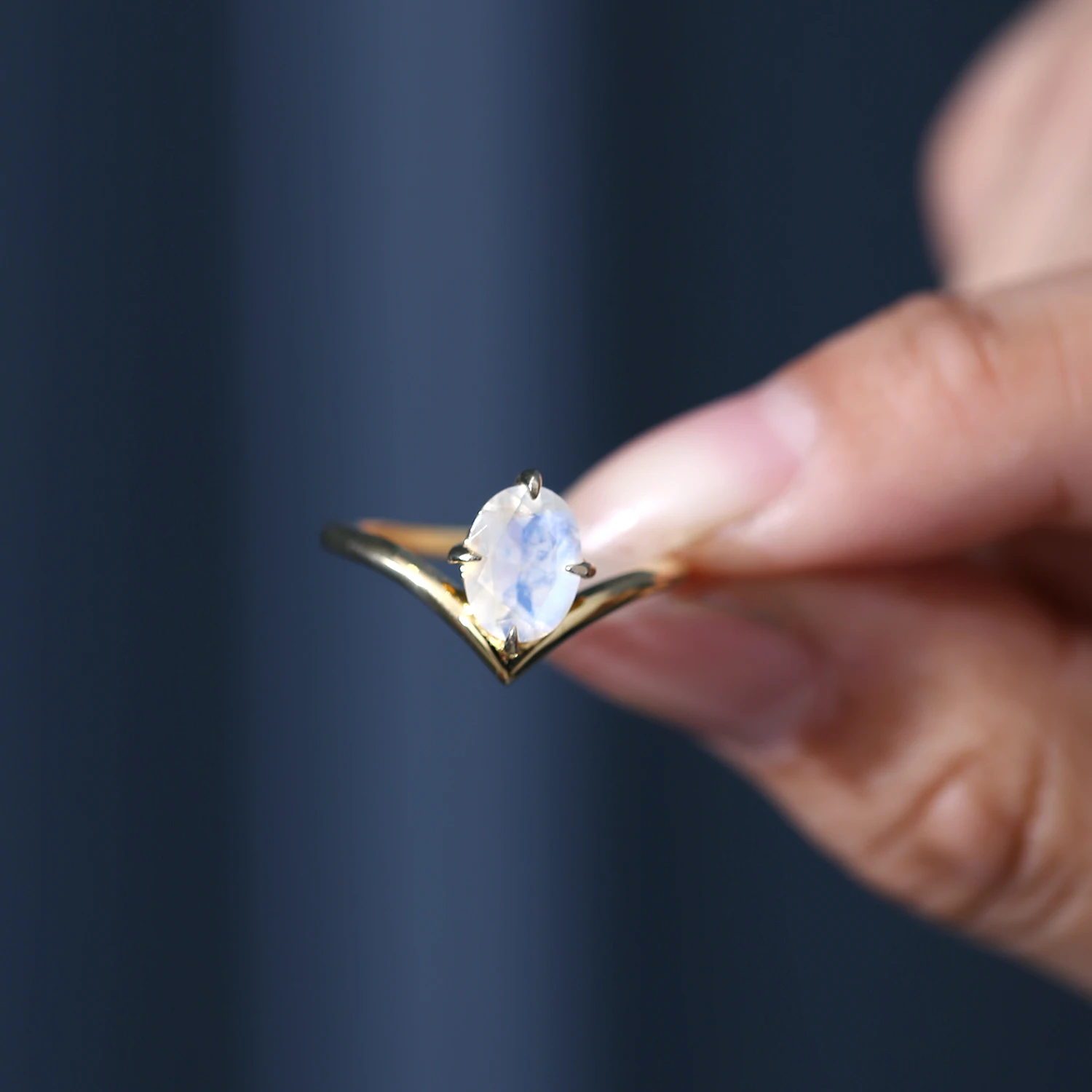 GEM'S BALLET Gold Curved Ring with Natural Milky Blue Moonstone in 925 Sterling Silver - Image 4