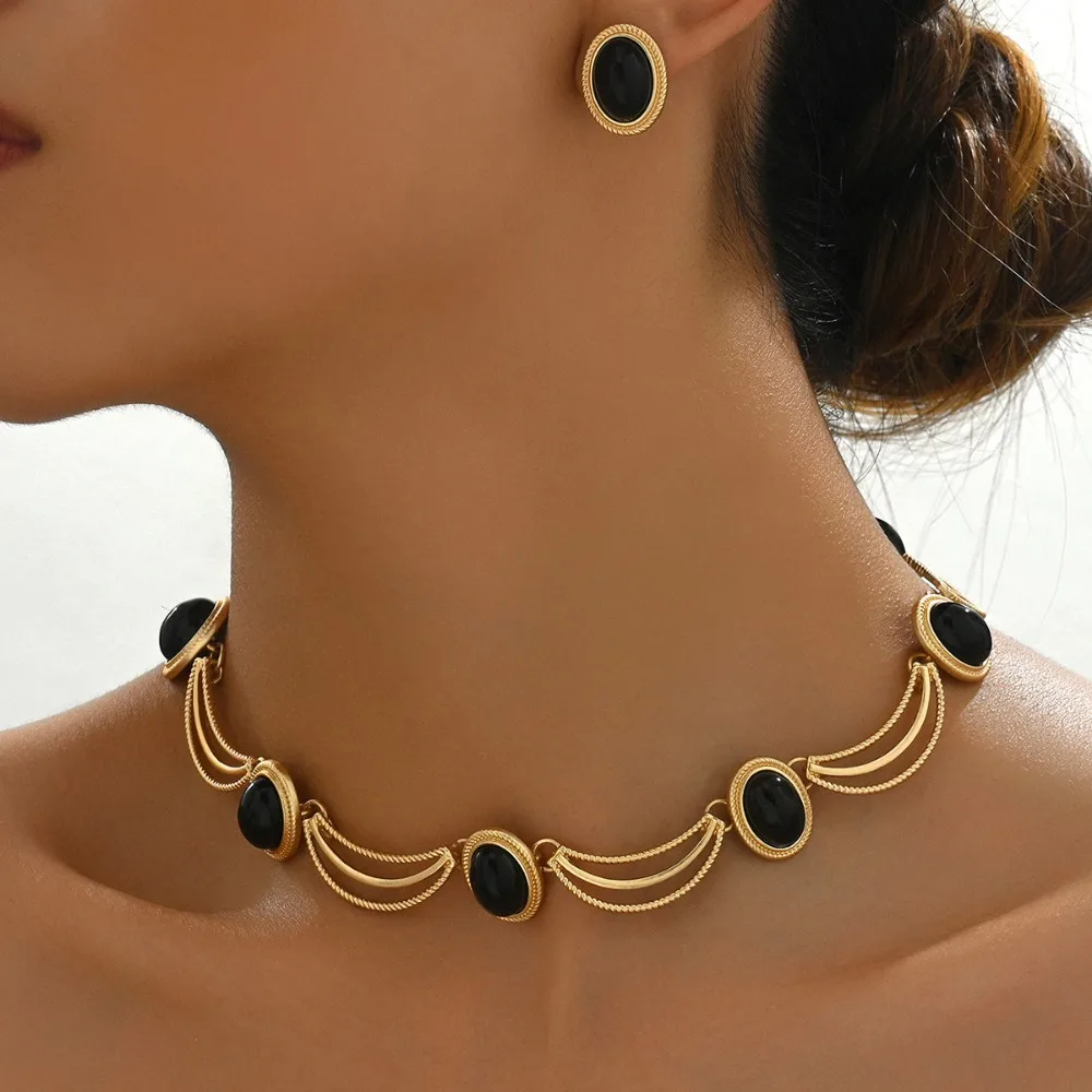 Elegant Gold and Black Oval Gemstone Choker Necklace and Earrings Set - Image 2